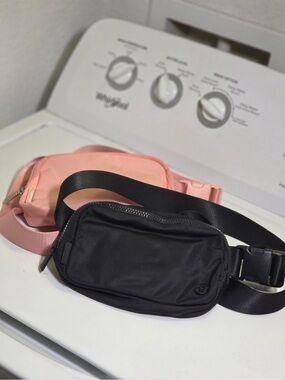 lululemon athletica Black Crossbody Belt Bag with Pink Variant
